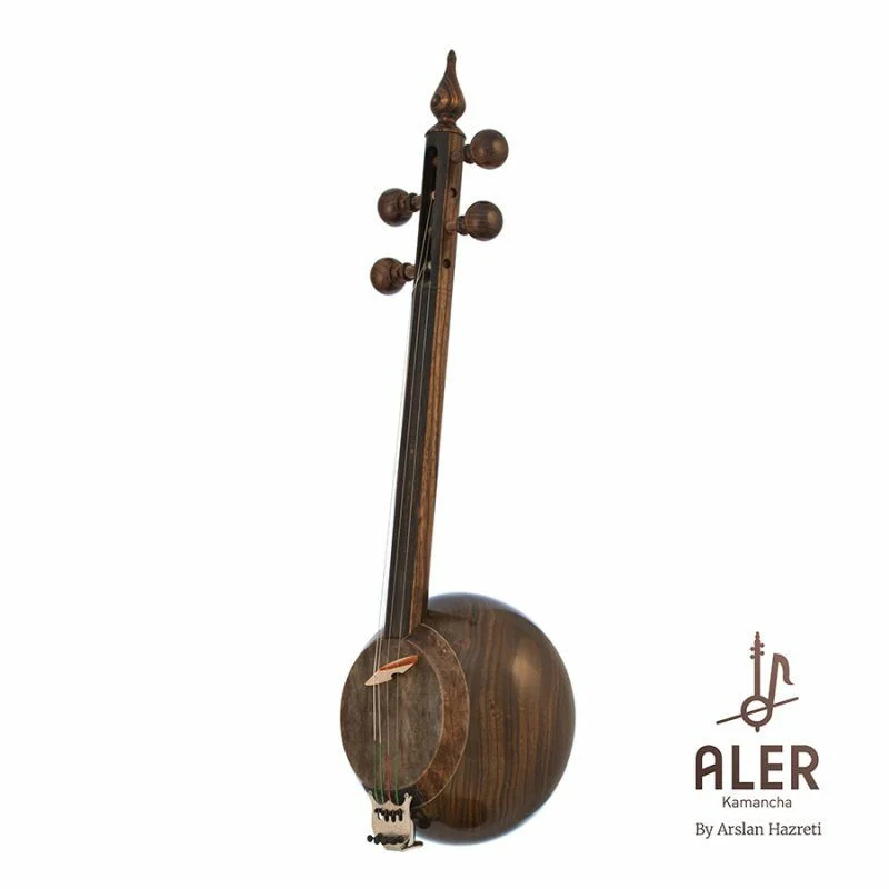 קמנצ'ה אזרית מעץ כהה.